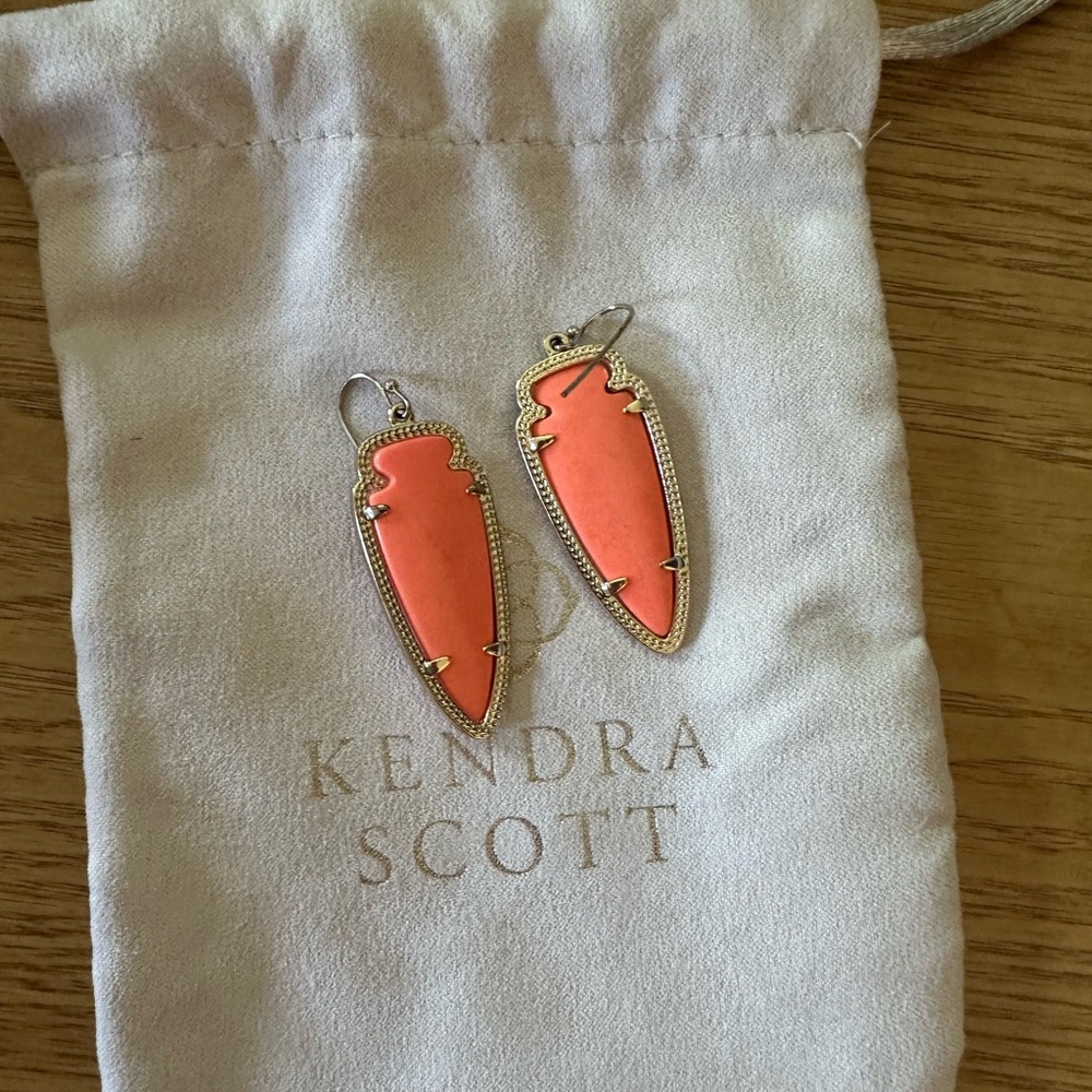 Kendra Scott Sky Earrings Arrowhead‎ Coral Orange Gold Plated Dangle Western